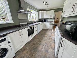 Kitchen- click for photo gallery